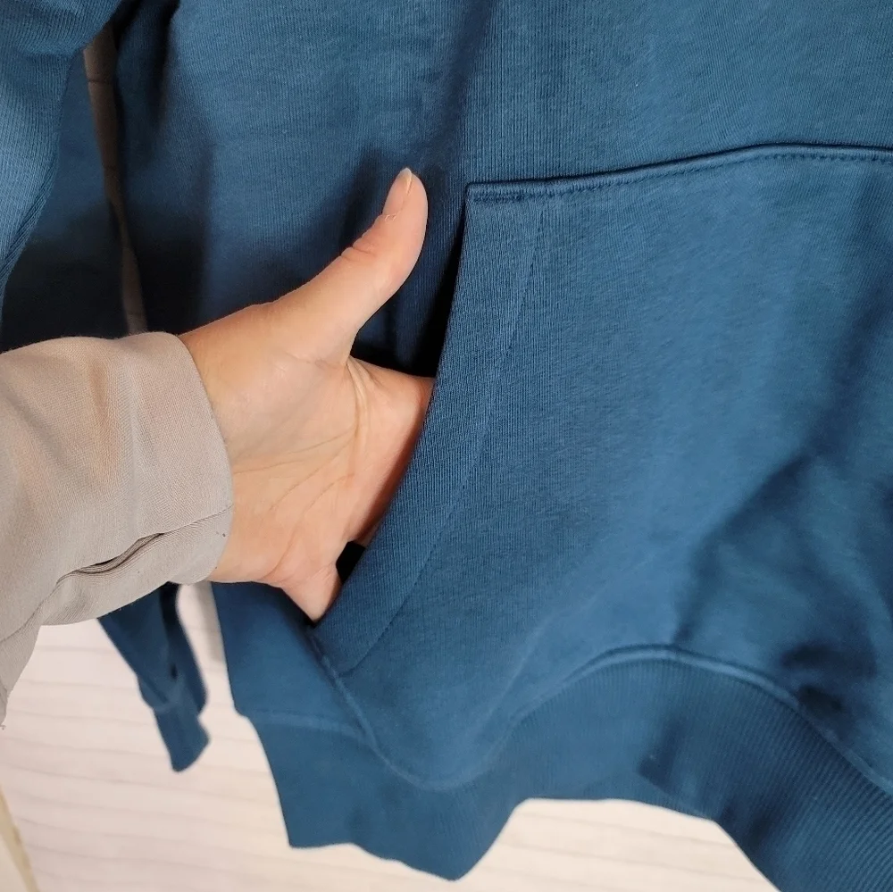 The North Face Essential Hoodie in Montery Blue, sz Medium